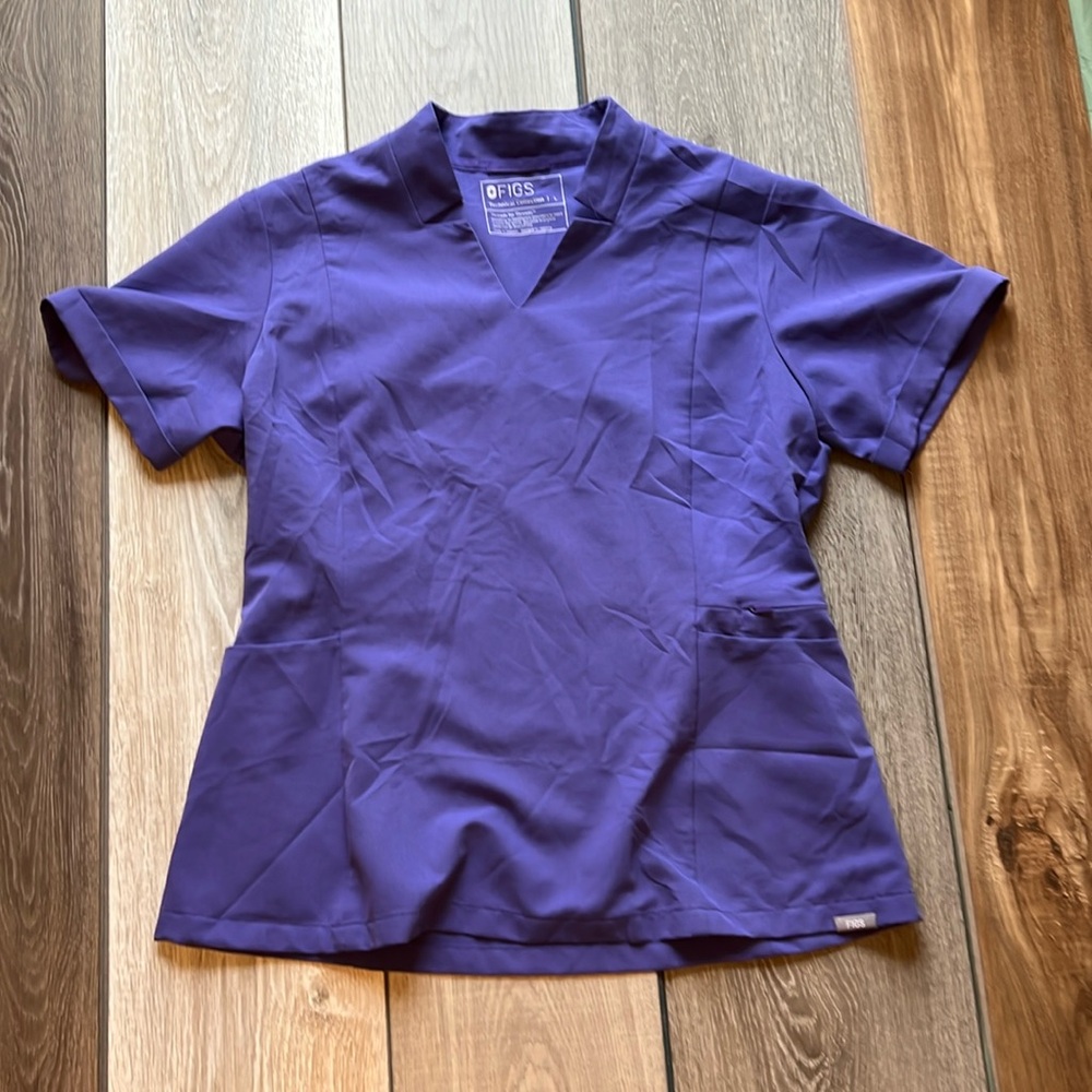 Figs lightly used scrub top size large